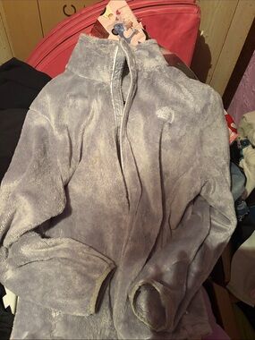 The North Face Women's Light Gray Plush Full-Zip Jacket